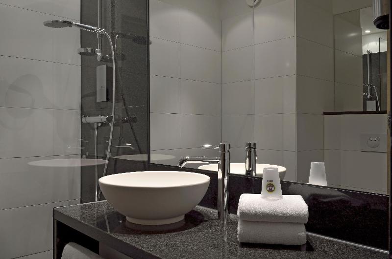 B&B Hotel Düsseldorf City-Süd - Oda