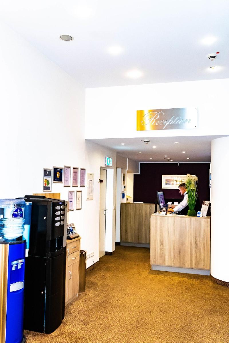 City Partner Central Hotel - Lobi