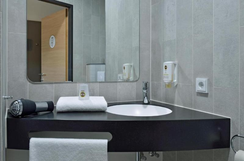 B&B HOTEL Dresden City Süd - Oda
