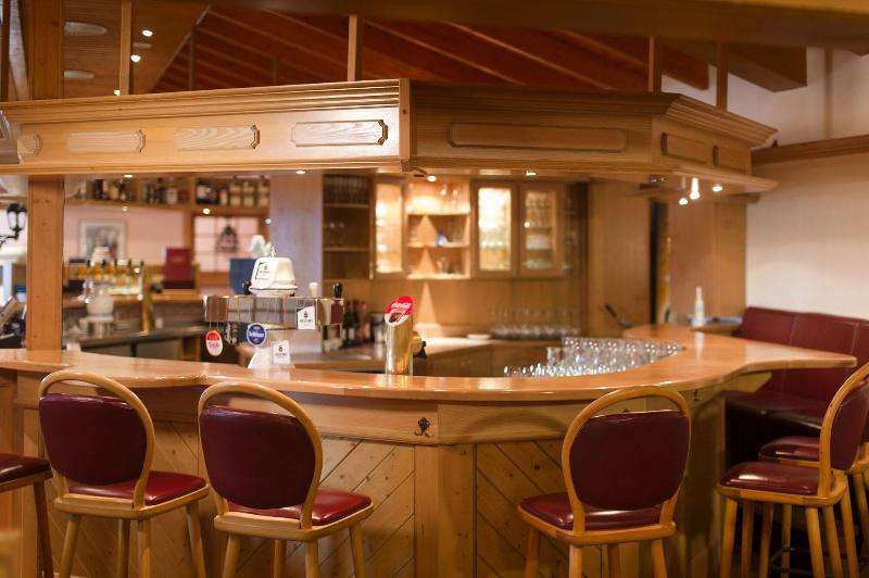 Maifeld Sport- & Tagungshotel - Bar