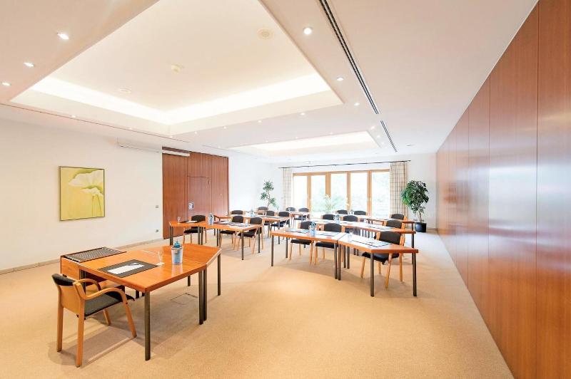Maifeld Sport- & Tagungshotel - Toplantı