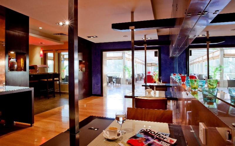 Park Inn by Radisson Al Khobar - Bar