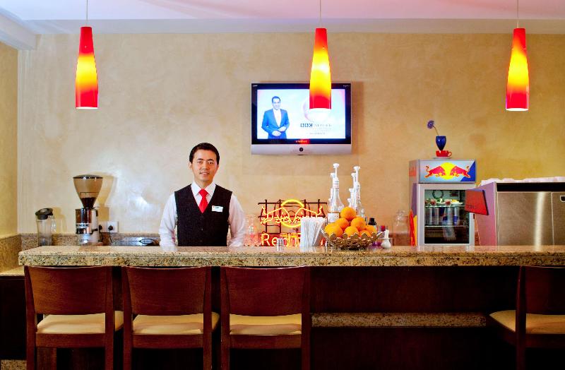 Park Inn by Radisson Al Khobar - Bar