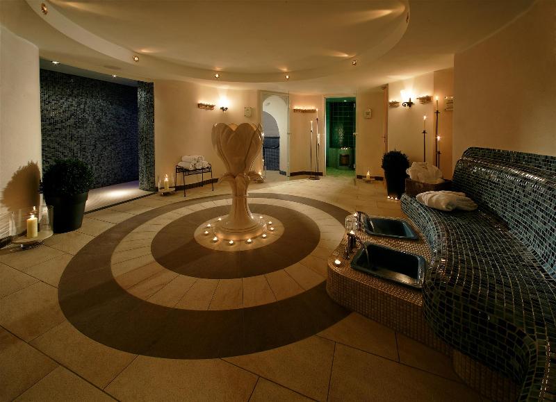 Lenzerhorn Spa & Wellness - Havuz