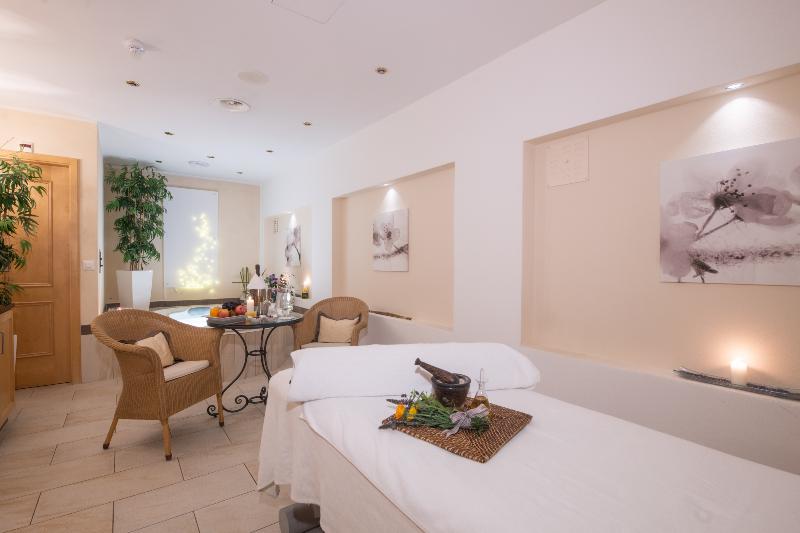 Lenzerhorn Spa & Wellness - Havuz