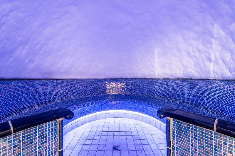 Lenzerhorn Spa & Wellness - Havuz