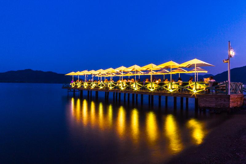 Honeymoon Beach - Genel