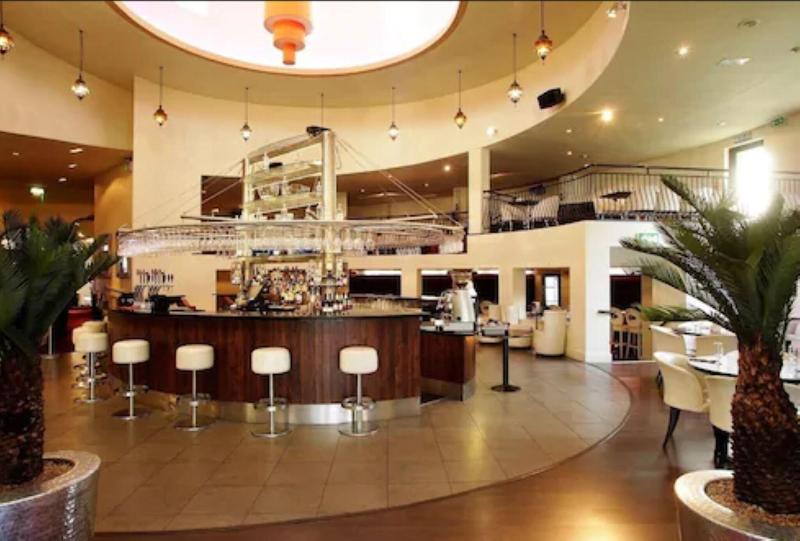 Waterfoot - Bar
