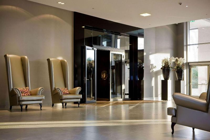 Van der Valk Airporthotel Düsseldorf - Lobi