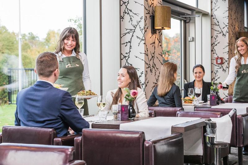 Van der Valk Airporthotel Düsseldorf - Restoran