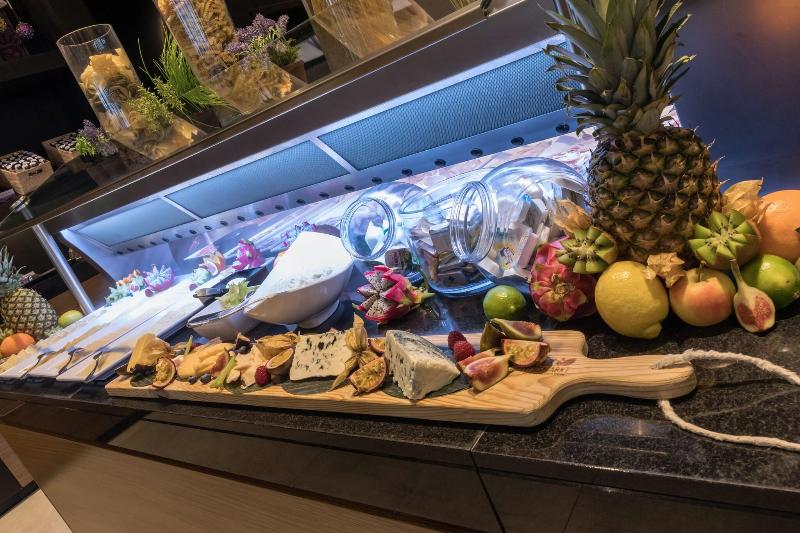Van der Valk Airporthotel Düsseldorf - Restoran