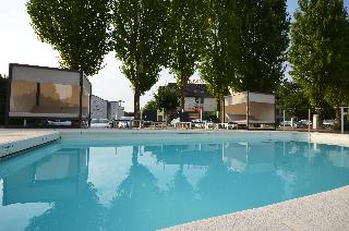 Kyriad Dijon Est Mirande