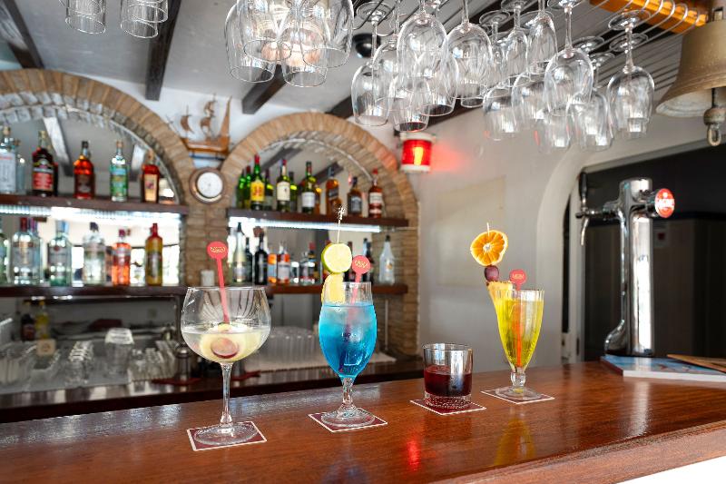 Muthu Balaia Sol - Bar