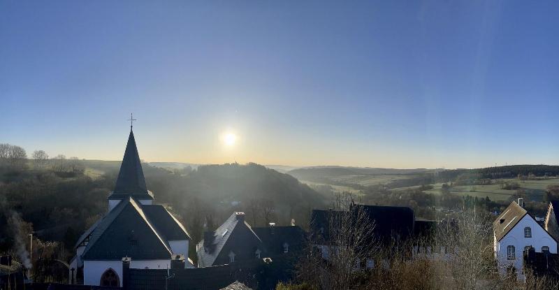 Burghaus & Villa Kronenburg - Genel