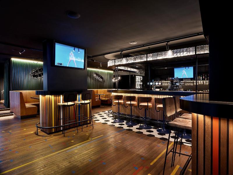 Carlton De Brug - Bar