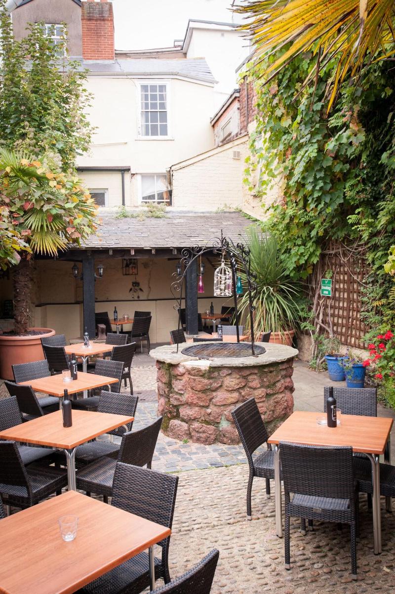 White Hart - Genel