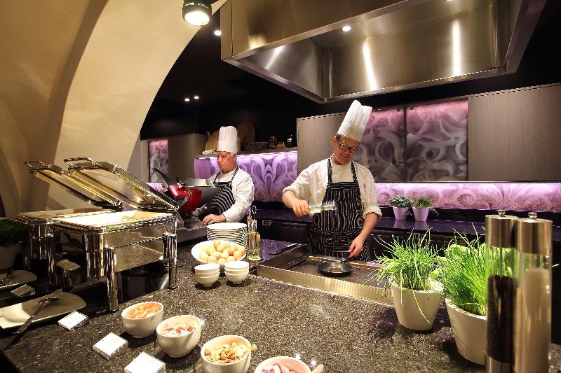 Golden Tulip Hotel Central - Restoran