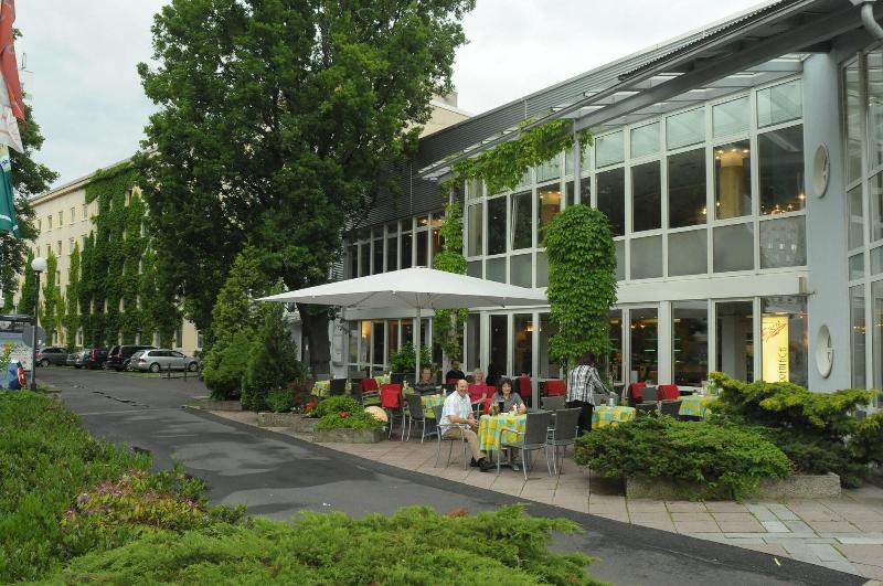 ACHAT Hotel Suhl - Teras