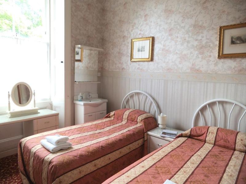 Menzies Guesthouse - Genel