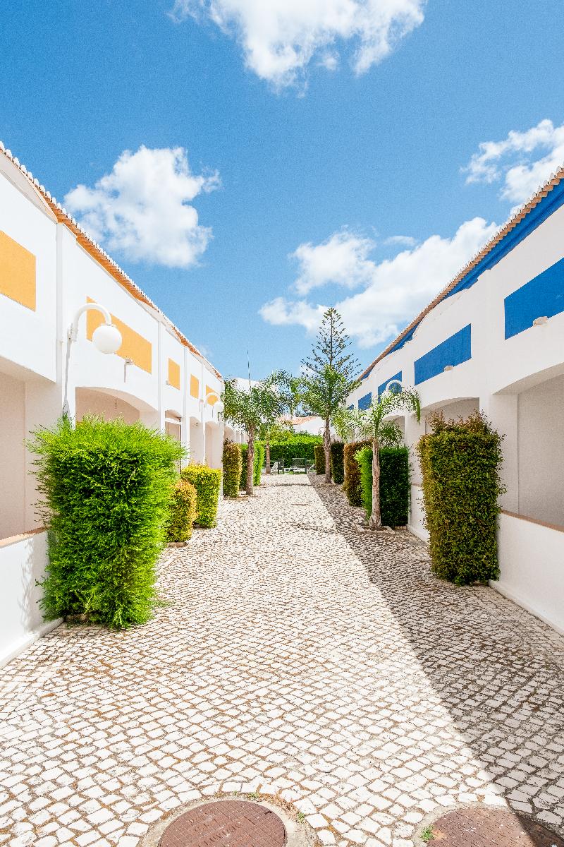 Oasis Beach Apartments - Genel