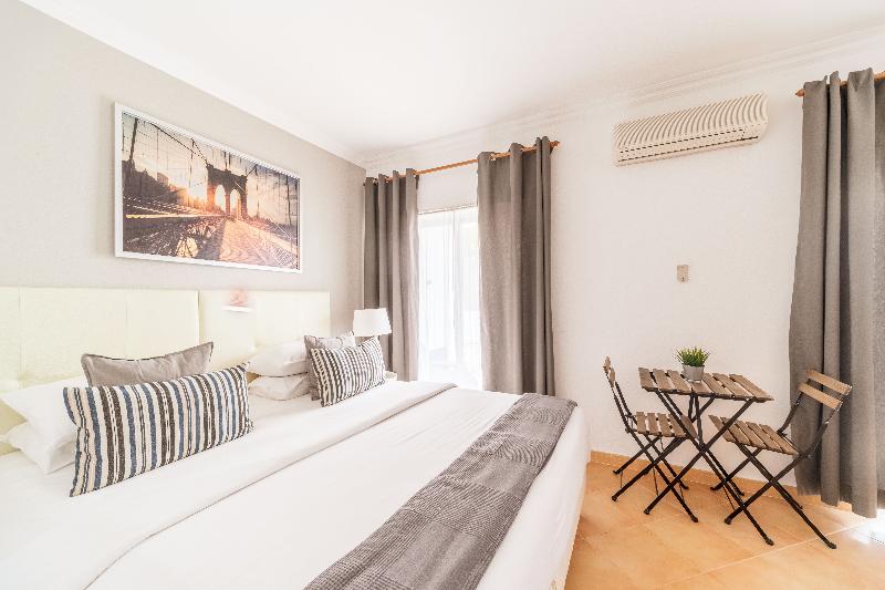 Oasis Beach Apartments - Oda