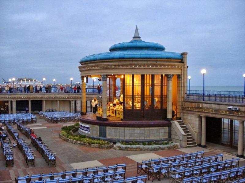 Eastbourne Riviera - Genel