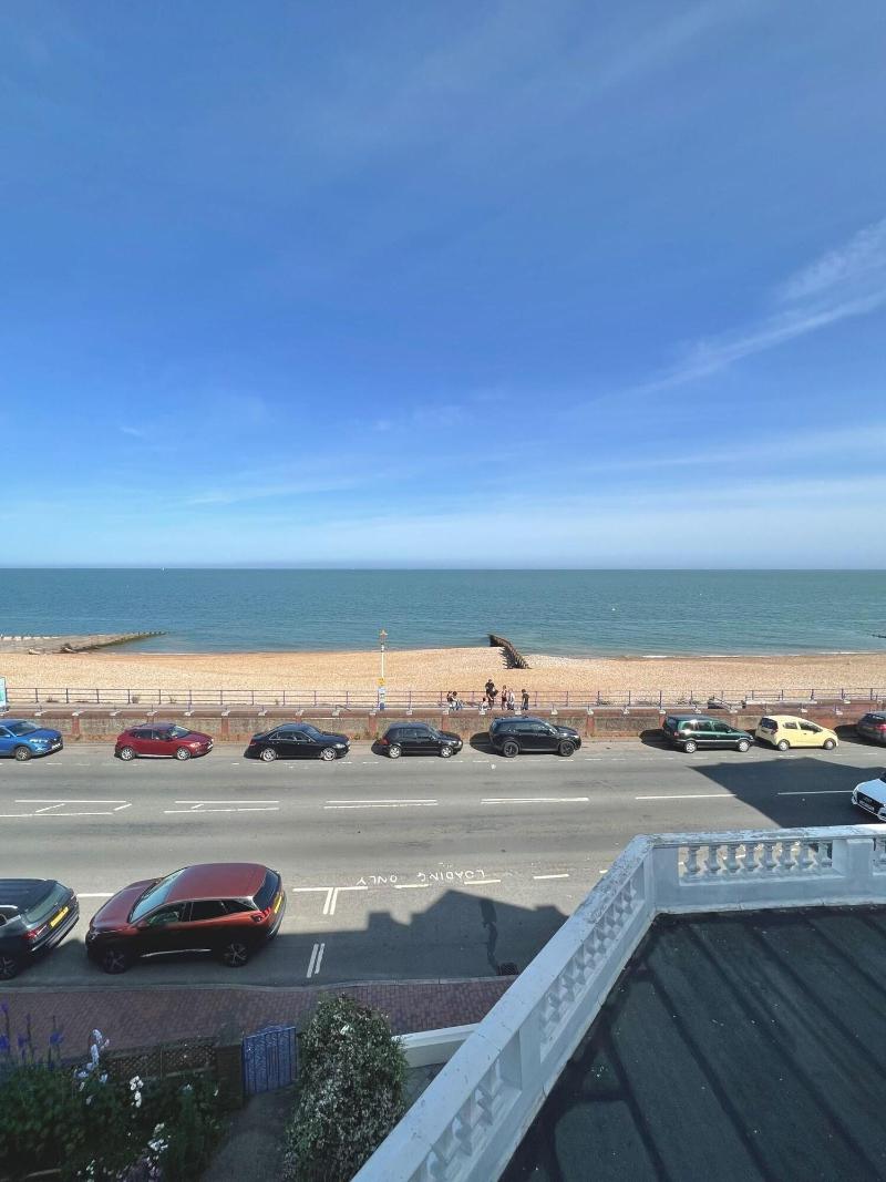 Eastbourne Riviera - Genel