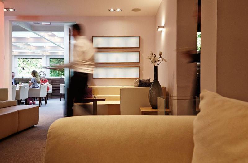 Hotel Bonjour - Lobi