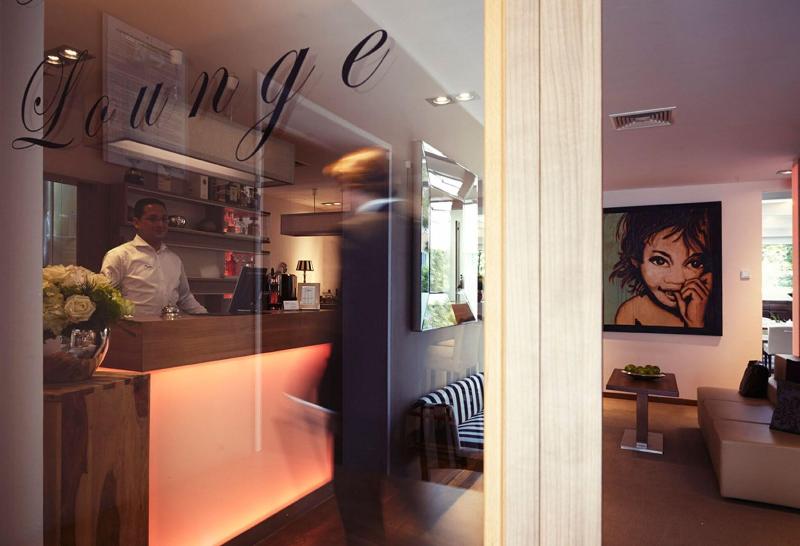 Hotel Bonjour - Lobi