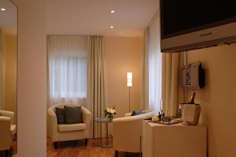 Hotel Bonjour - Lobi
