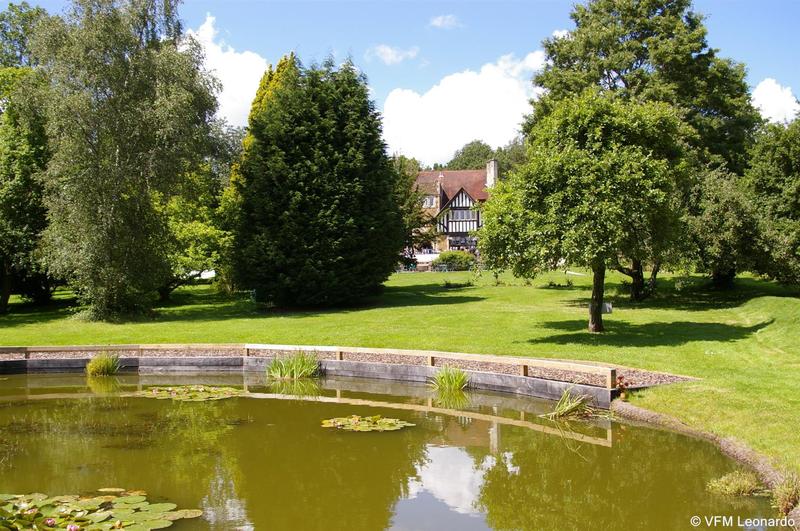 Farnham House - Genel