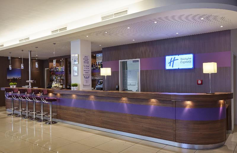 Premier Inn Frankfurt City Centre - Lobi
