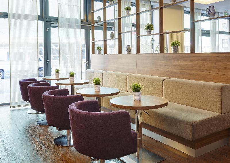 Premier Inn Frankfurt City Centre - Lobi