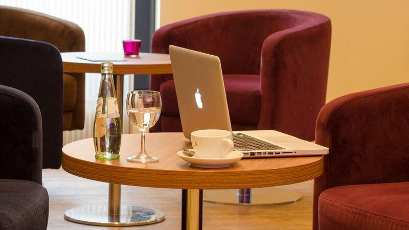 Premier Inn Frankfurt City Centre - Lobi