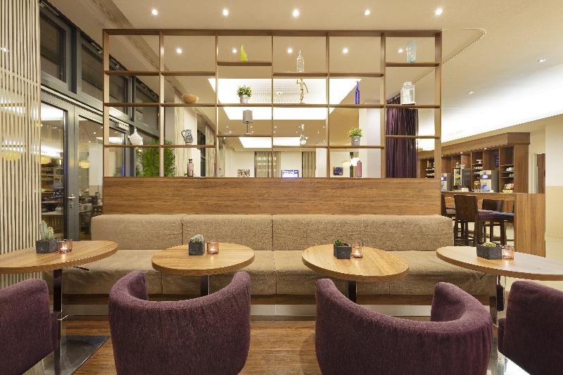 Premier Inn Frankfurt City Centre - Lobi