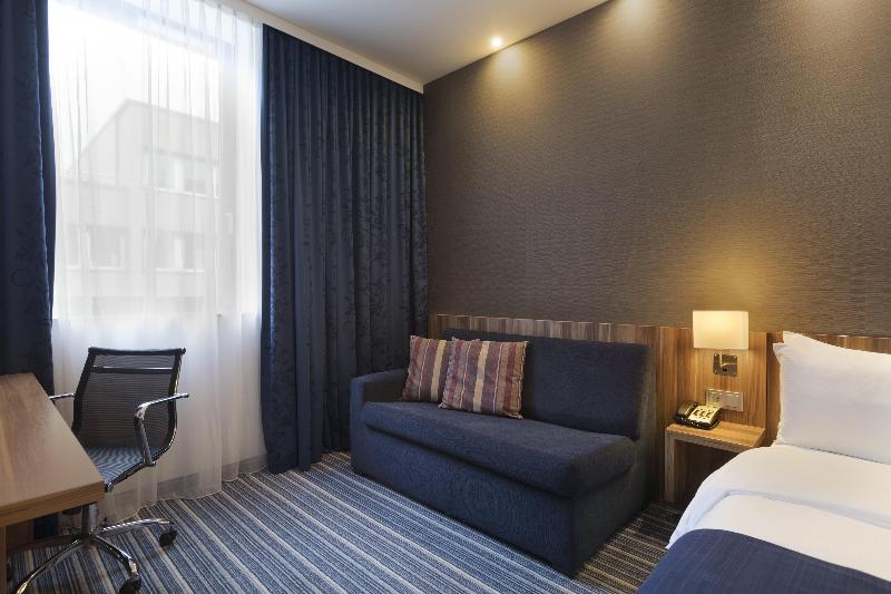 Premier Inn Frankfurt City Centre - Oda