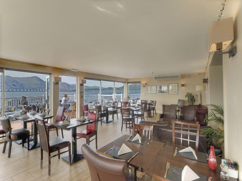 The Holly Tree - Bar