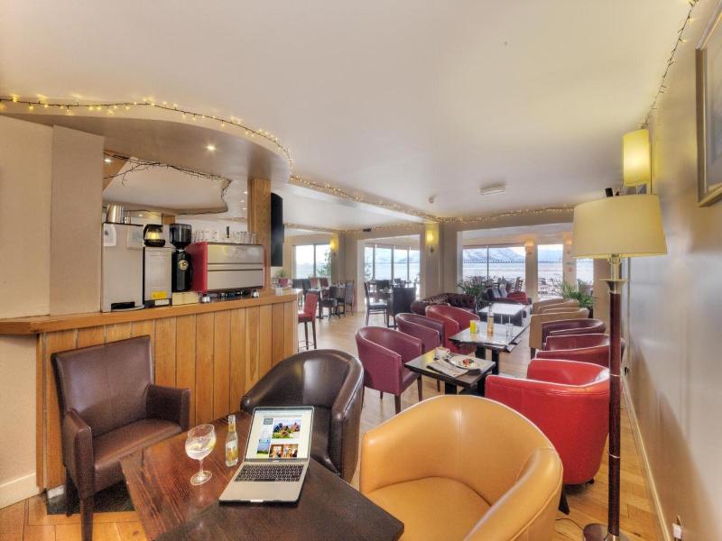 The Holly Tree - Bar