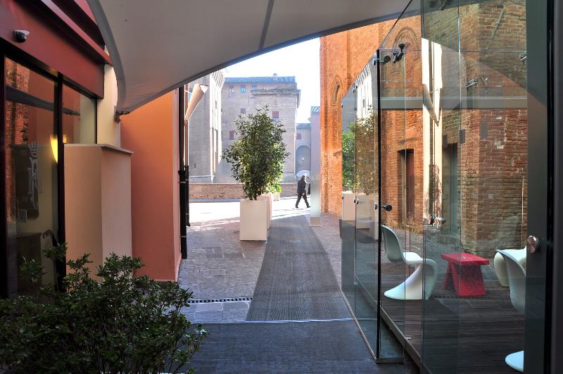 Hotel Ferrara - Lobi