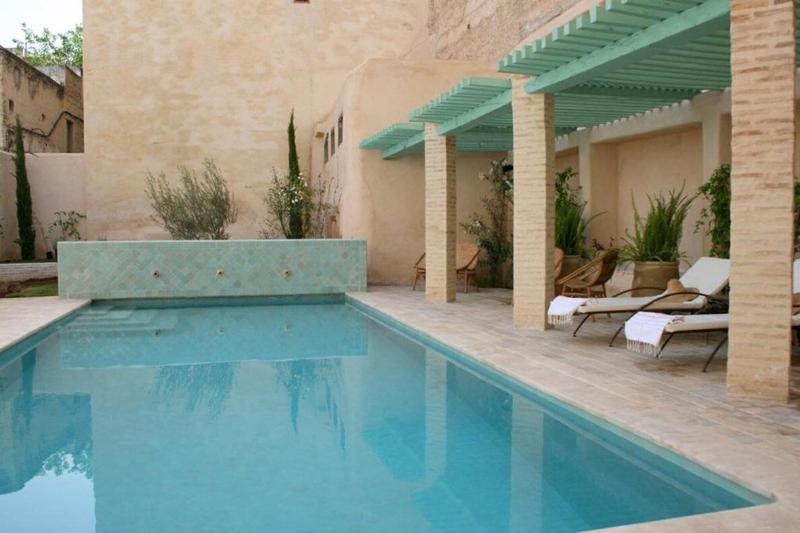 Riad Laaroussa- Guest House - Havuz