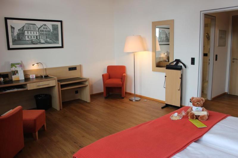 Roomingtons Hotel Franziskushöhe Lohr - Genel