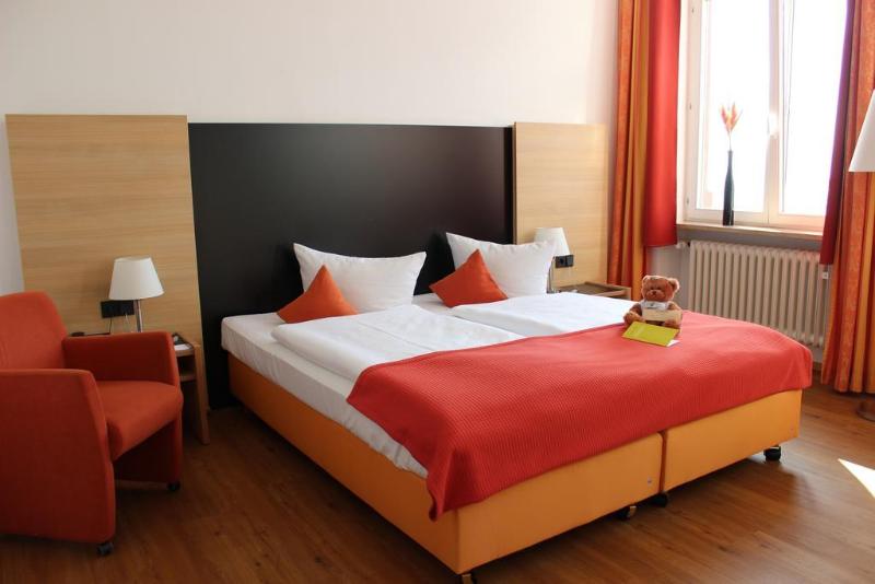 Roomingtons Hotel Franziskushöhe Lohr - Genel