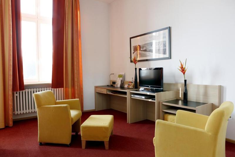 Roomingtons Hotel Franziskushöhe Lohr - Genel