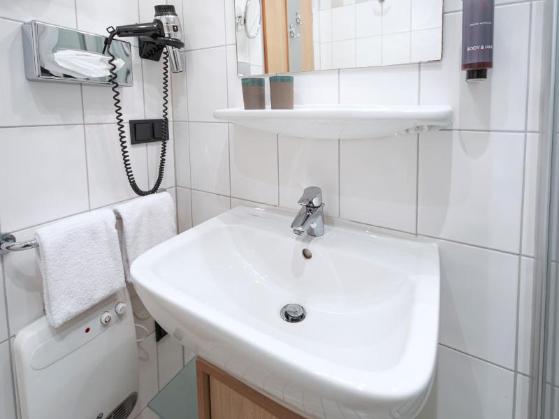 Roomingtons Hotel Franziskushöhe Lohr - Oda