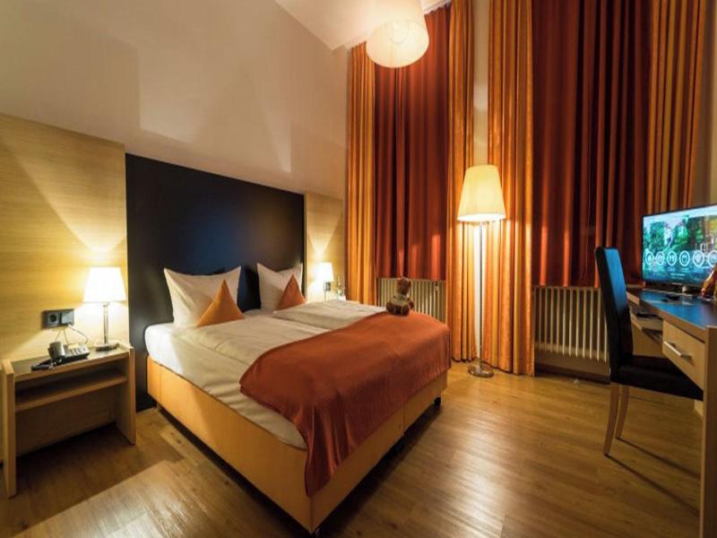Roomingtons Hotel Franziskushöhe Lohr - Oda