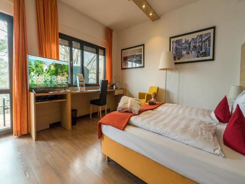 Roomingtons Hotel Franziskushöhe Lohr - Oda