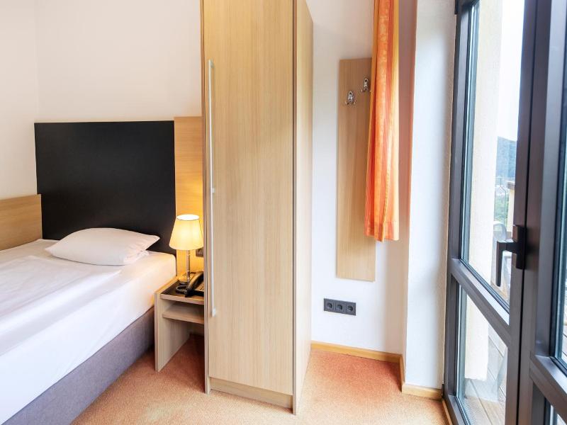 Roomingtons Hotel Franziskushöhe Lohr - Oda