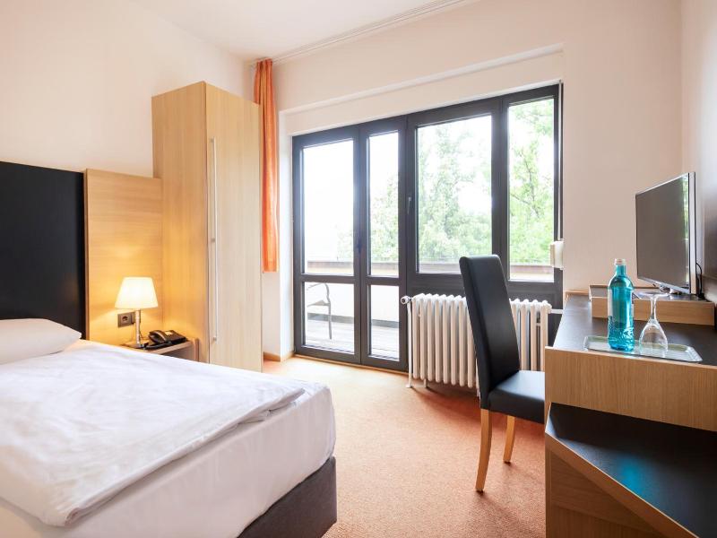 Roomingtons Hotel Franziskushöhe Lohr - Oda