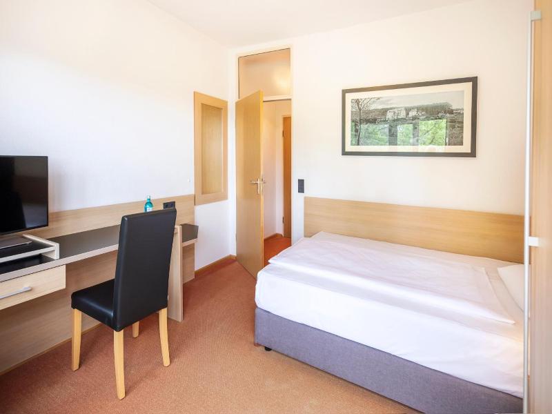 Roomingtons Hotel Franziskushöhe Lohr - Oda