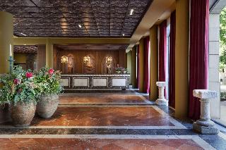 AC Palacio de Santa Paula Autograph Collection